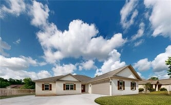 585 Freedom Trail in Brunswick, GA - Building Photo