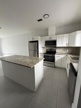 381 E 50th St in Hialeah, FL - Building Photo - Building Photo