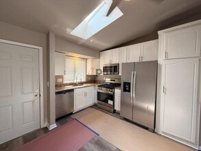 160 Meadows Cir in Crown Point, IN - Building Photo - Building Photo