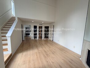 10855 Meadowglen Ln in Houston, TX - Building Photo - Building Photo