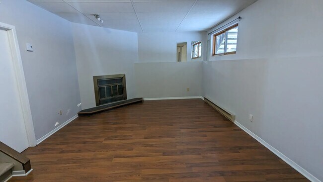 4-Bedroom Rental in Aylmer in Gatineau, QC - Building Photo - Building Photo