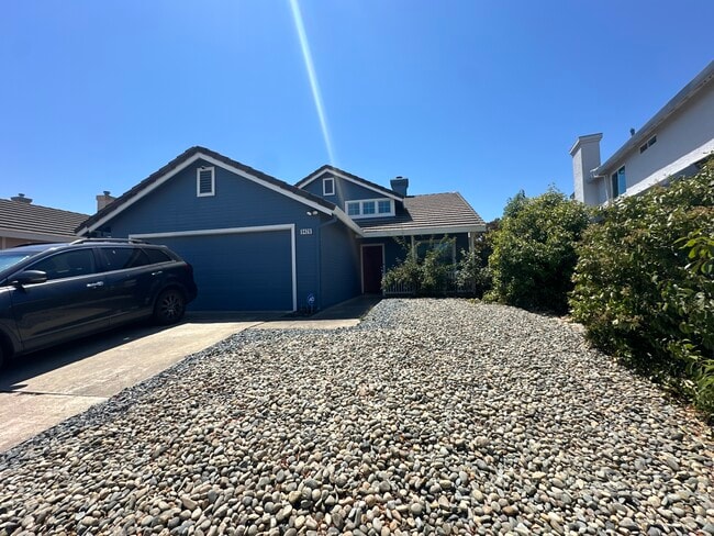 9428 Plainoak Way in Elk Grove, CA - Building Photo - Building Photo