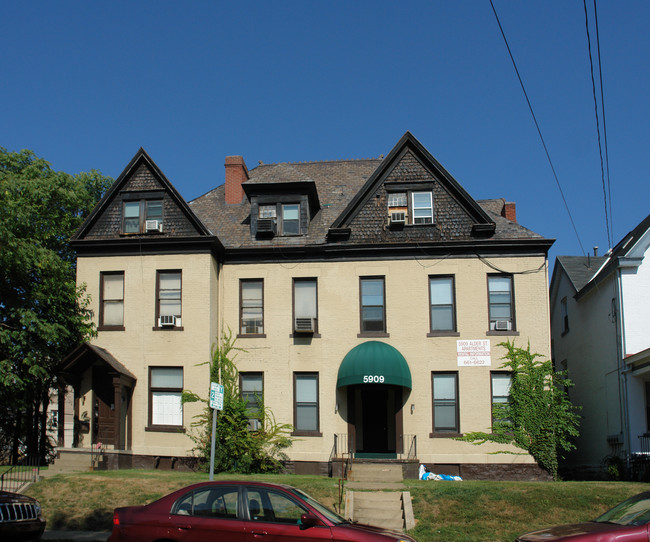 5901-5909 Alder St in Pittsburgh, PA - Building Photo - Building Photo