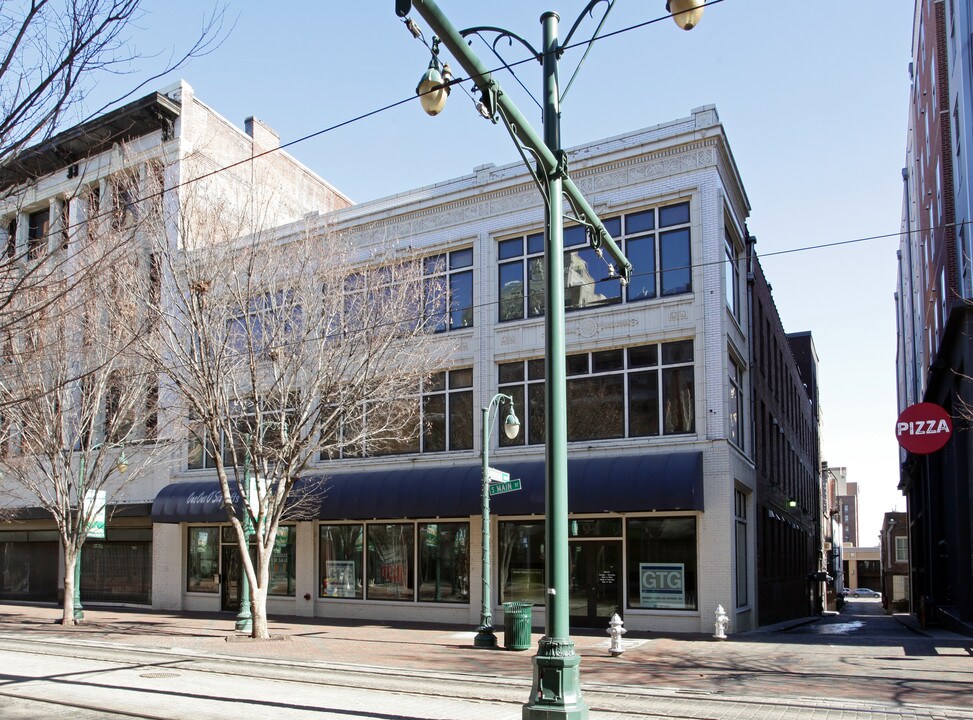 One One O'Six Lofts in Memphis, TN - Foto de edificio
