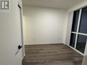 8 Interchange Wy in Vaughan, ON - Building Photo - Building Photo