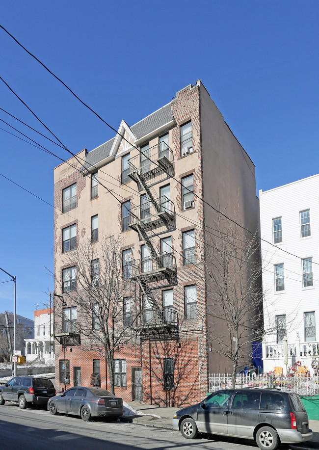 213 Jamaica Ave in Brooklyn, NY - Building Photo - Building Photo