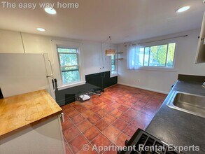 92 Pleasant St, Unit 3 in Cambridge, MA - Building Photo - Building Photo