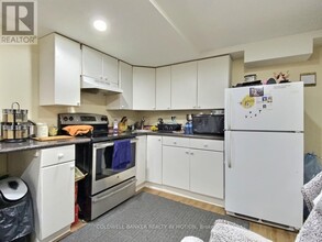 3843 Coachman Cir in Mississauga, ON - Building Photo - Building Photo
