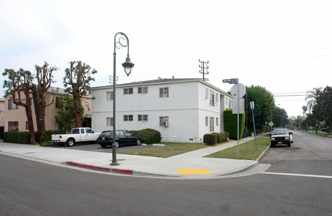 1800 Kelton Ave in Los Angeles, CA - Foto de edificio - Building Photo