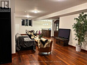 21 Hilldowntree Rd in Toronto, ON - Building Photo - Building Photo