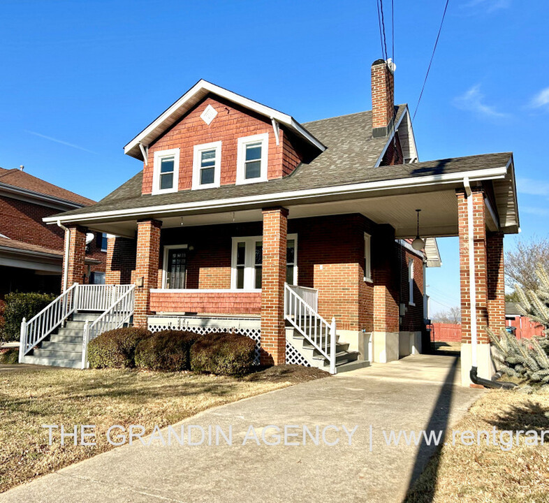 2708 Guilford Ave SW in Roanoke, VA - Building Photo