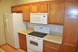 240 Sadler Ln in North Liberty, IA - Building Photo - Building Photo