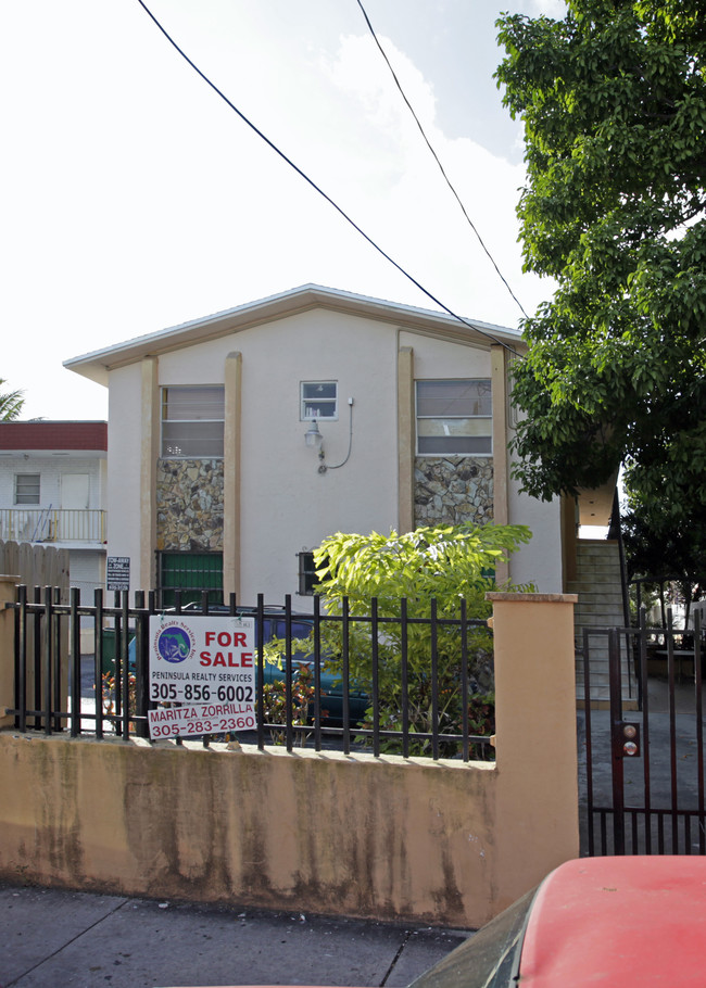 1250 SW 4th St in Miami, FL - Foto de edificio - Building Photo