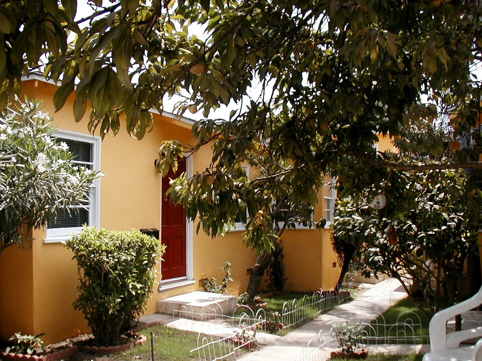 3120 Colorado Ave in Santa Monica, CA - Building Photo