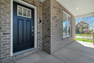 614 Bellasera Dr in Dayton, OH - Building Photo - Building Photo