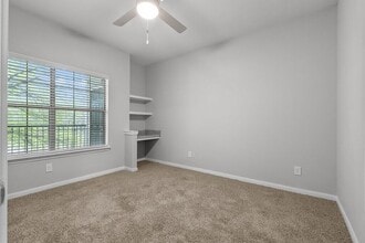 Mission James Place Apartments in Austin, TX - Foto de edificio - Building Photo