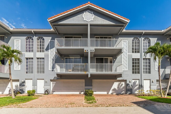 Cobblestone on The Lake Apartments in Ft. Myers, FL - Building Photo - Building Photo