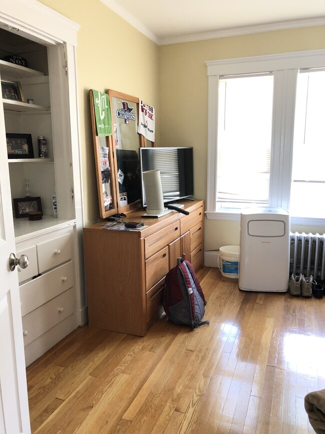 120 Holton St, Unit 120 Holton