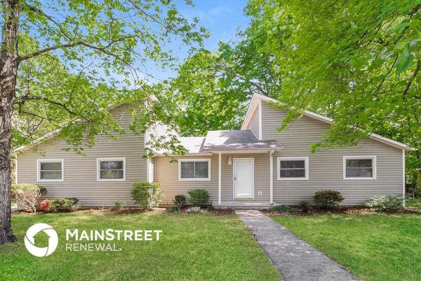 3012 Manchester Dr in Jamestown, NC - Building Photo