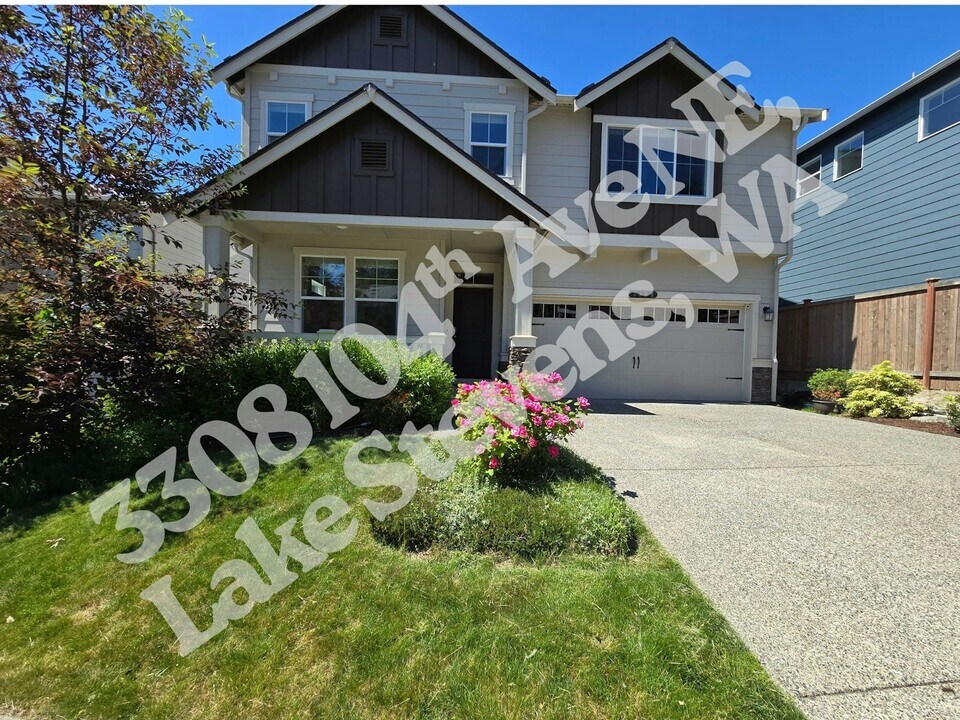 3308 104th Ave NE in Lake Stevens, WA - Building Photo