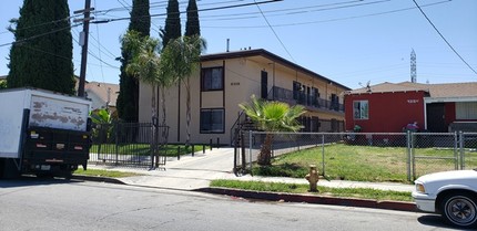 9319 Compton Ave in Los Angeles, CA - Building Photo - Building Photo