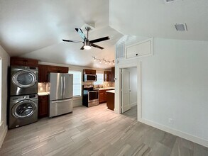 213 Stratford St in Houston, TX - Foto de edificio - Building Photo