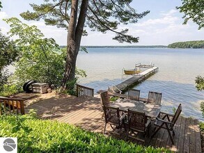 843 N South Long Lake Rd in Traverse City, MI - Building Photo - Building Photo