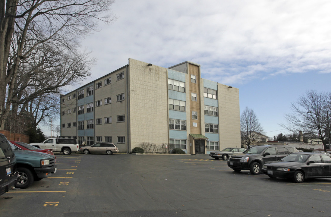 Regency Apartments in Elgin, IL - Building Photo