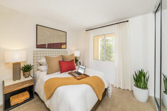 Stanford Court Apartments in Irvine, CA - Building Photo - Building Photo