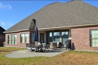 9525 Rochel Dr in Shreveport, LA - Foto de edificio - Building Photo