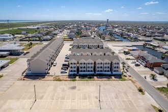 Breezeways of Encantada in Corpus Christi, TX - Foto de edificio - Building Photo