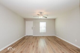 300 Sunnymeade Ln in Jarrell, TX - Building Photo - Building Photo