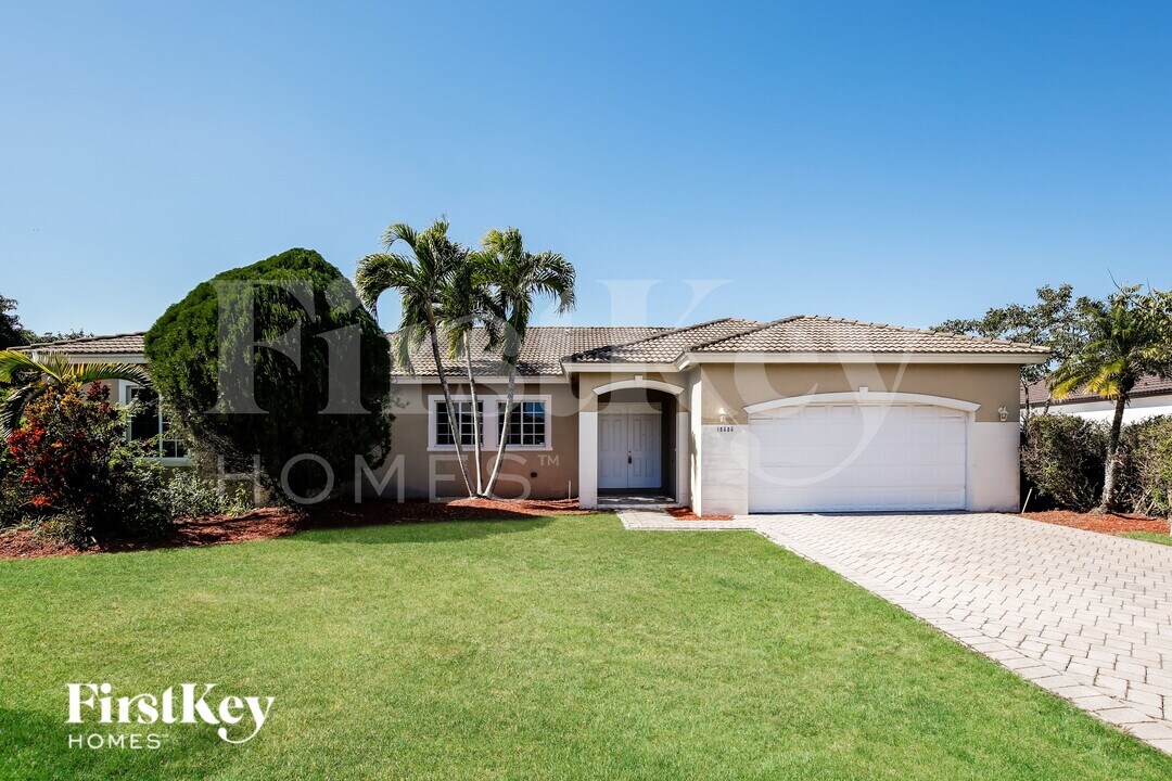 18686 SW 132nd Ave in Miami, FL - Building Photo