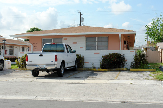 128-132 W 7th St in Hialeah, FL - Building Photo - Building Photo