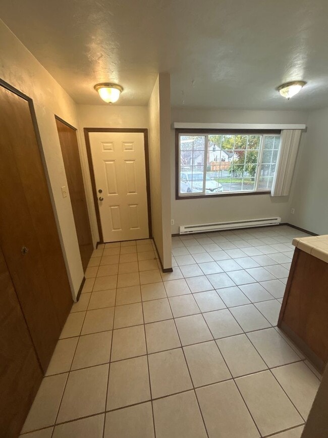 349 SE Chicago St in Albany, OR - Building Photo - Building Photo