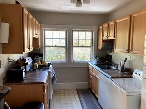 36 Beaconsfield Rd, Unit 2 in Brookline, MA - Building Photo - Building Photo