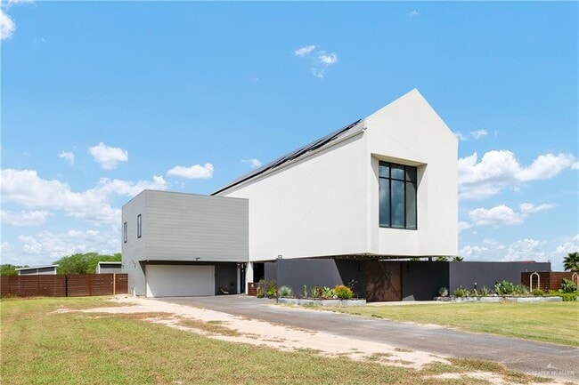 166 N San Roman Rd in Los Fresnos, TX - Building Photo - Building Photo