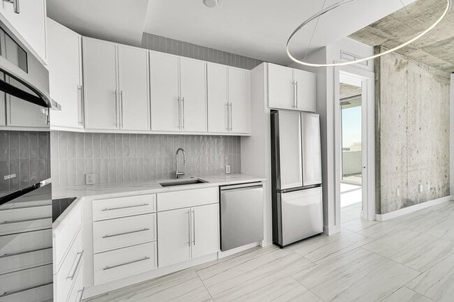 300 S Australian Ave, Unit A in West Palm Beach, FL - Building Photo - Building Photo