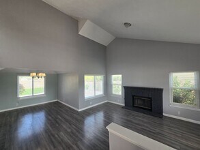 1621 W Newgrove St in Lancaster, CA - Building Photo - Building Photo