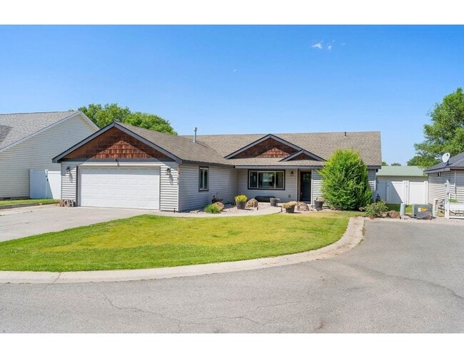 property at 1819 N Center Ln