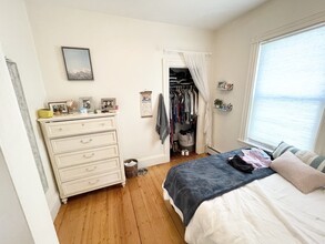 145 L St, Unit 1 in Boston, MA - Foto de edificio - Building Photo