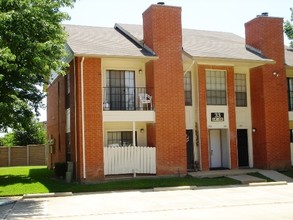 Plantation West in Hurst, TX - Foto de edificio - Building Photo