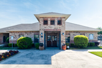 Oak Timbers Fort Worth South Apartments in Fort Worth, TX - Building Photo - Building Photo