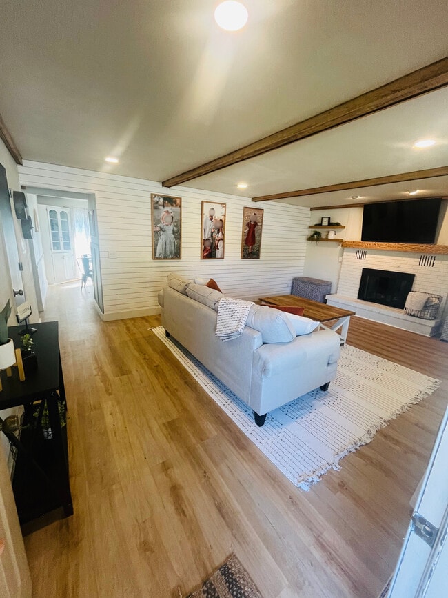 property at 2925 W Capitol Dr