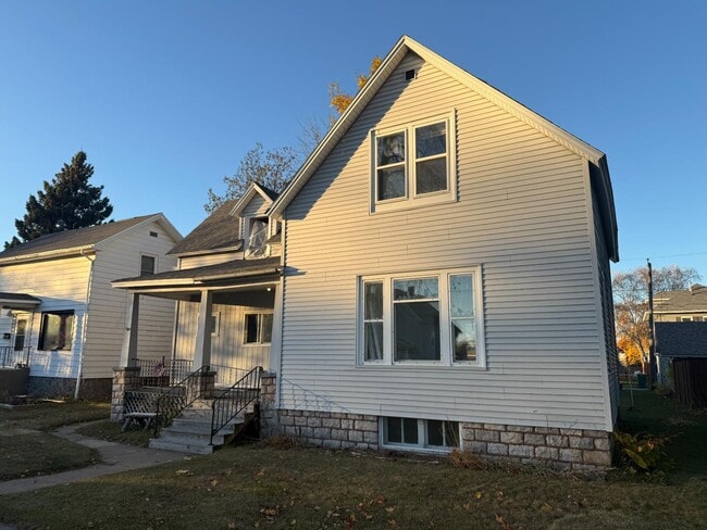 property at 1604 Mary St