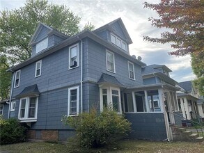 529 Parsells Ave, Unit 1-Down 1st Floor in Rochester, NY - Foto de edificio - Building Photo