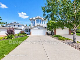 4427 Whitemud Rd NW in Edmonton, AB - Building Photo
