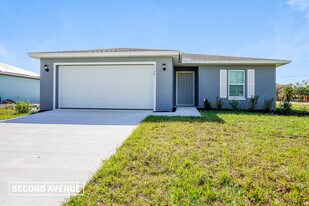1724 NE 26th Terrace in Cape Coral, FL - Building Photo