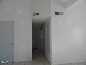 619 White Cliffs Dr in El Paso, TX - Building Photo - Building Photo