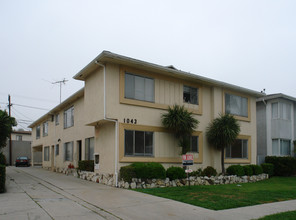 1043 S Holt Ave in Los Angeles, CA - Building Photo - Building Photo